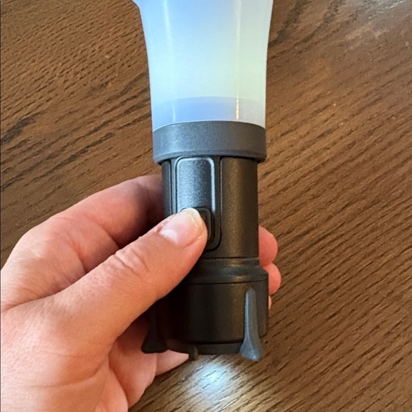 BLACK DIAMOND VOYAGER 140 LUMEN ELECTRIC LANTERN black and gray - Picture 7 of 11